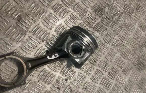 Volkswagen Transporter - Caravelle T5 Piston with connecting rod