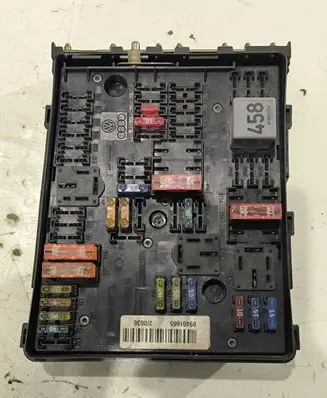 Volkswagen PASSAT B6 Fuse module 1K0937124K