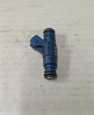 Volkswagen PASSAT B5 Fuel injector 06B133551M 0280156065