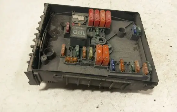 Volkswagen Golf V Fuse module 1k0937125a