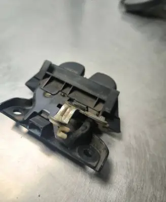 Audi A6 S6 C5 4B Tailgate/trunk/boot lock/catch/latch 240599