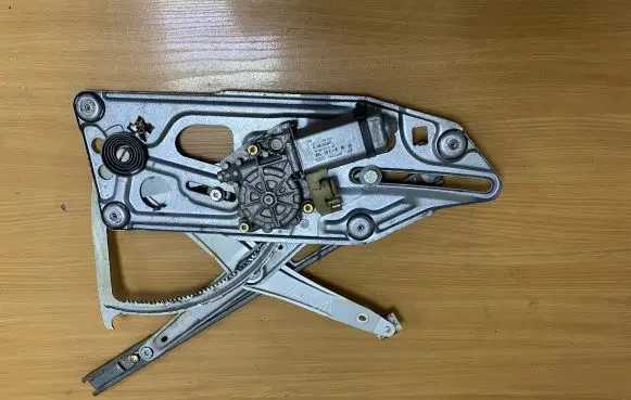 Mercedes-Benz S W140 Front door window regulator with motor 0130821503 C4548