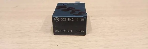 Mercedes-Benz E W211 Other relay 0025421119 12V204