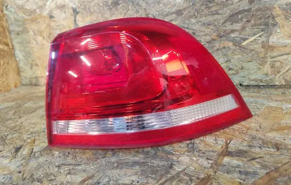 Volkswagen Touareg II Rear/tail lights 7P6945096F L90052014