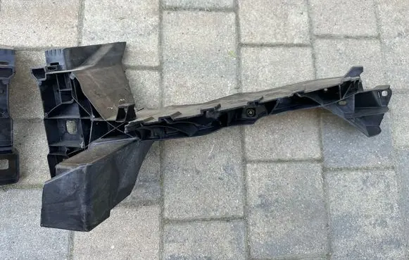Audi Q7 4M Headlight/headlamp mounting bracket 4M0805607