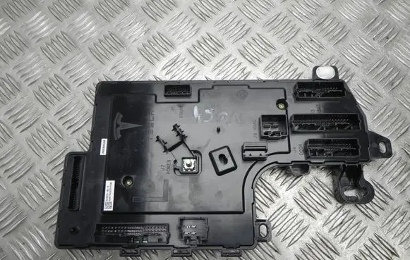 Tesla Model 3 Comfort/convenience module 107867300K