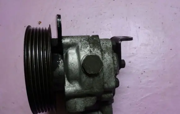 Land Rover Discovery 4 - LR4 Power steering pump AH223A696AB