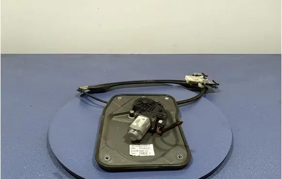 Skoda Fabia Mk2 (5J) Front door window regulator with motor 5J1837402B