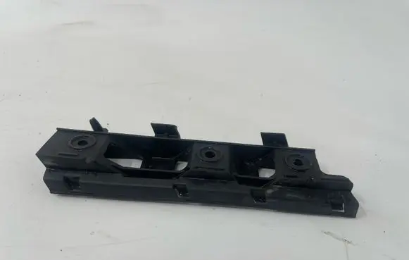Front bumper mounting bracket