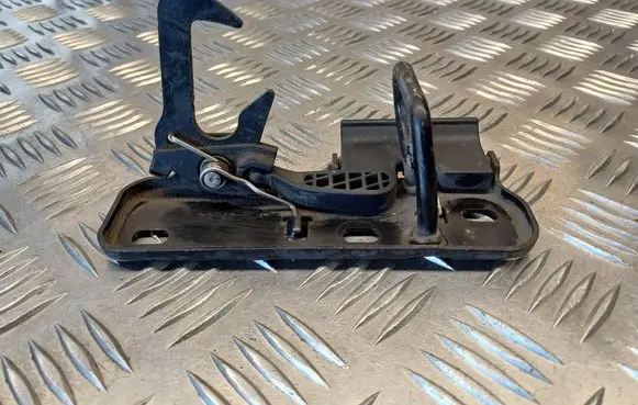 Volkswagen Golf V Engine bonnet/hood lock/latch loop/hook 1K0823480