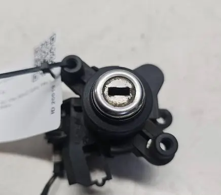 BMW 5 E60 E61 Tailgate exterior lock 82410889