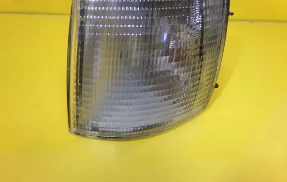Volkswagen PASSAT B3 Front indicator light 357953049A