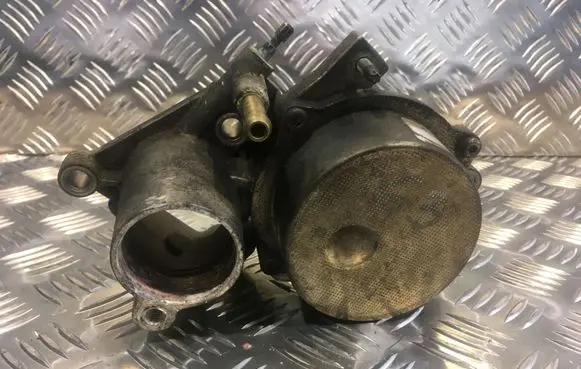 Ford Mondeo Mk III Vacuum pump