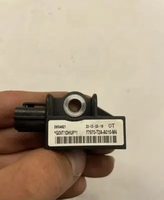 Honda CR-V Airbag deployment crash/impact sensor 77970T2AA010M4 5WK44621