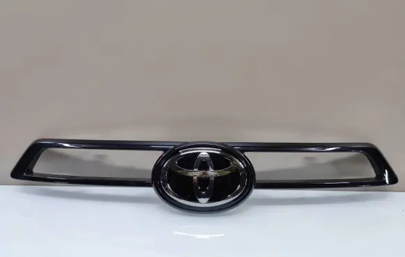 Toyota Hilux VIII Front bumper upper radiator grill 531250K520