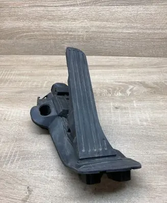 Skoda Octavia Mk2 (1Z) Accelerator throttle pedal 1K2723503M 6PV008745