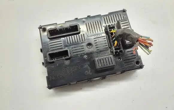 Nissan Note (E11) Fuse module 216693928 00035049 23636051