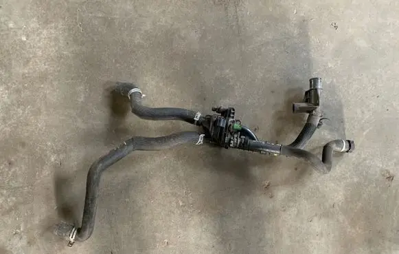 Peugeot 3008 I Thermostat/thermostat housing 9684588980