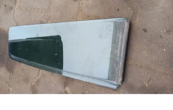 Opel Zafira B Rear door window glass 