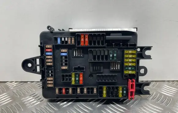 BMW 3 F30 F35 F31 Fuse module 9337881