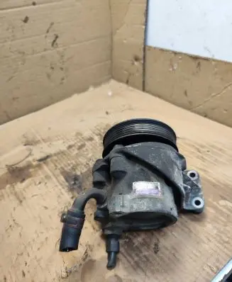 Renault Laguna I Power steering pump 7700830788F