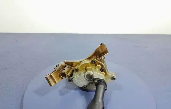 Volkswagen Jetta V Oil pump 03C105N