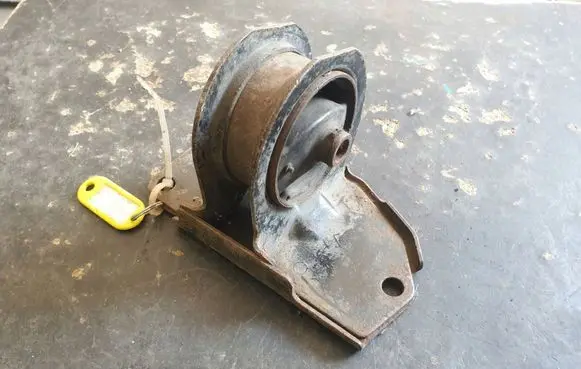 Mitsubishi Galant Engine mount vacuum valve 