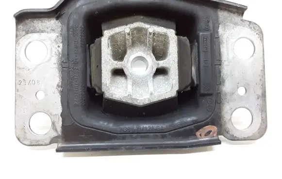 Volvo V70 Engine mount bracket 30680699 30680700 6G917M121AC