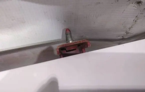 Tailgate/trunk/boot hinge