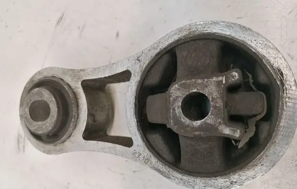 Opel Vivaro Gearbox mounting bracket