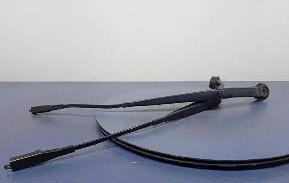 Ford Escape III Front wiper blade arm CJ54-17C495-AG