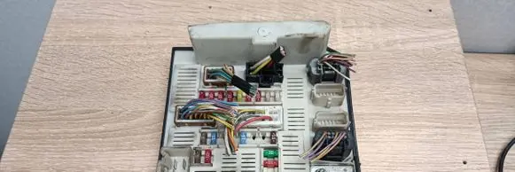 Renault Scenic II - Grand scenic II Fuse module 5191580A8 8711121236 8200081866