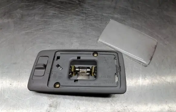 Subaru Impreza II Front seat light 31067