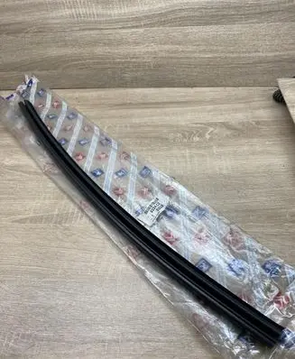 Citroen C5 Front door rubber seal 9334C2