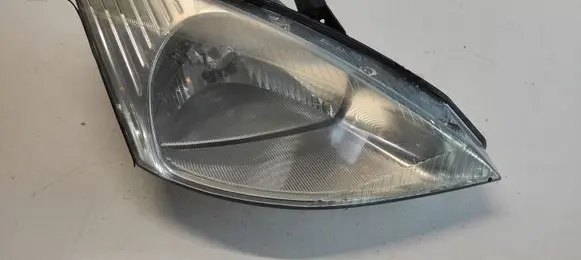 Ford Focus Headlight/headlamp 0374D XS4X13005
