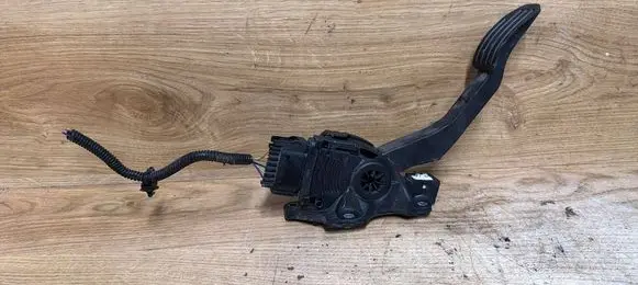 Volvo V60 Accelerator throttle pedal 31329374