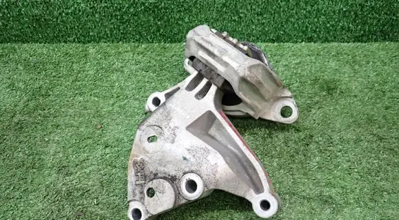 Nissan Qashqai J12 Engine mount bracket 112326UB0A