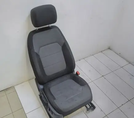 Volkswagen PASSAT B7 Front driver seat 