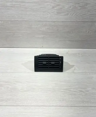 Rear air vent grill