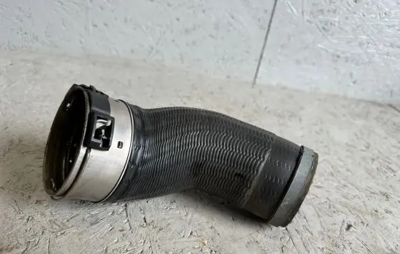 Volvo XC90 Intercooler hose/pipe P31657758 37128979 5016224