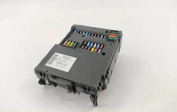 Smart ForTwo II Fuse module 0011868V013 5WK45090
