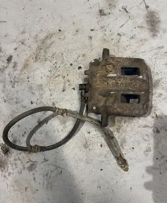Mitsubishi Pajero Front brake caliper