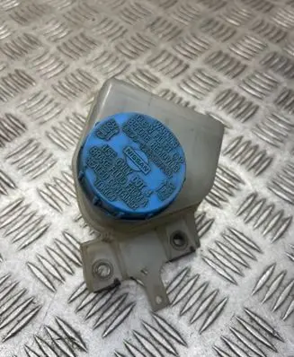 Nissan Primera Brake fluid reservoir 