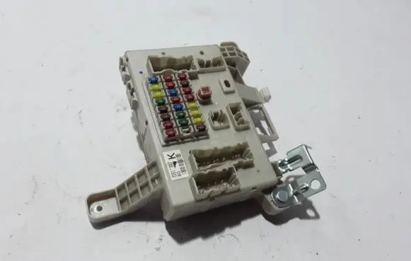 Toyota Land Cruiser (J120) Fuse module 8273060130