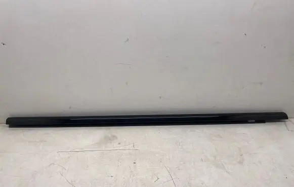 BMW 4 G22 G23 G24 G26 Front door glass trim molding 7482749