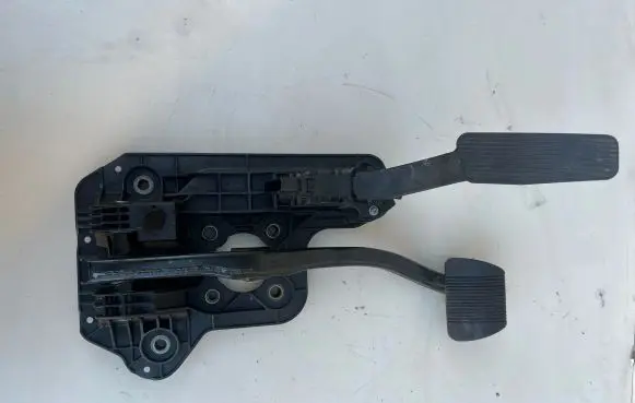 Chrysler Pacifica Pedal assembly 04581677AB 053901 93446300