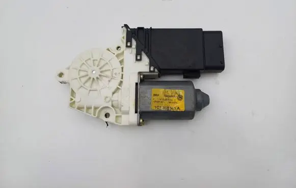 Volkswagen Golf IV Front door window regulator motor 1C1959601A 105404301