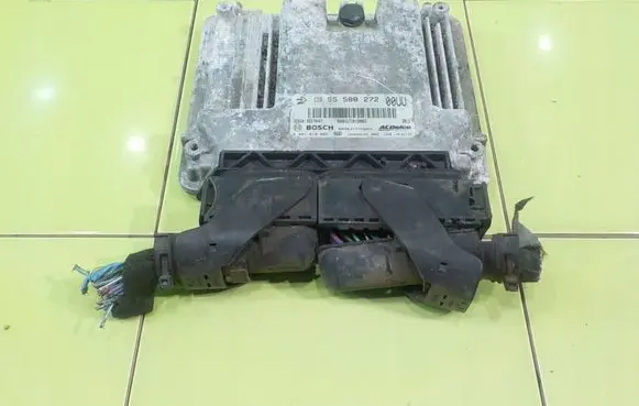 Opel Corsa D Engine control unit/module 55588272