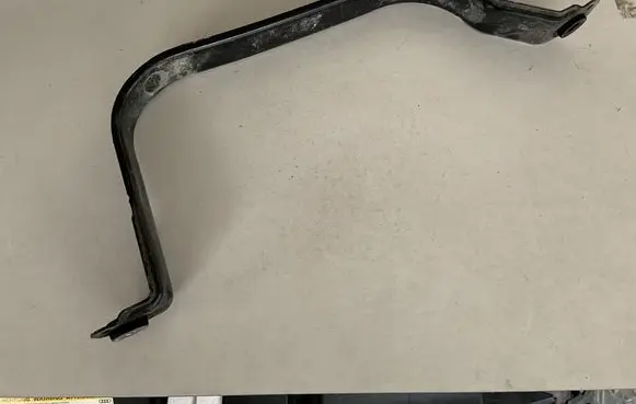 Audi Q7 4M Fuel tank mounting bracket 4M0201391C