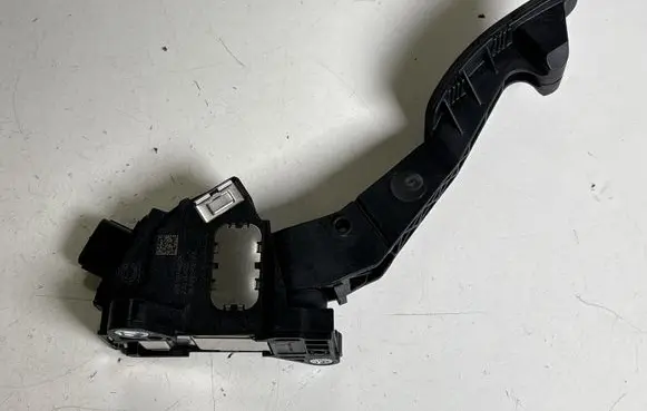 Subaru Outback (BT) Accelerator throttle pedal 36010AN02A